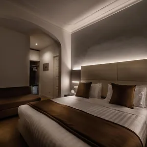 https://trinita-grand-suite.it-romehotels.com